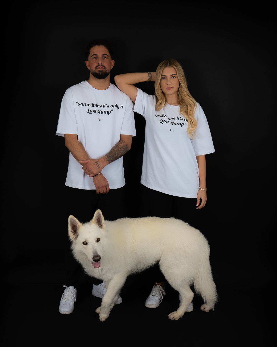 WHITE TEE