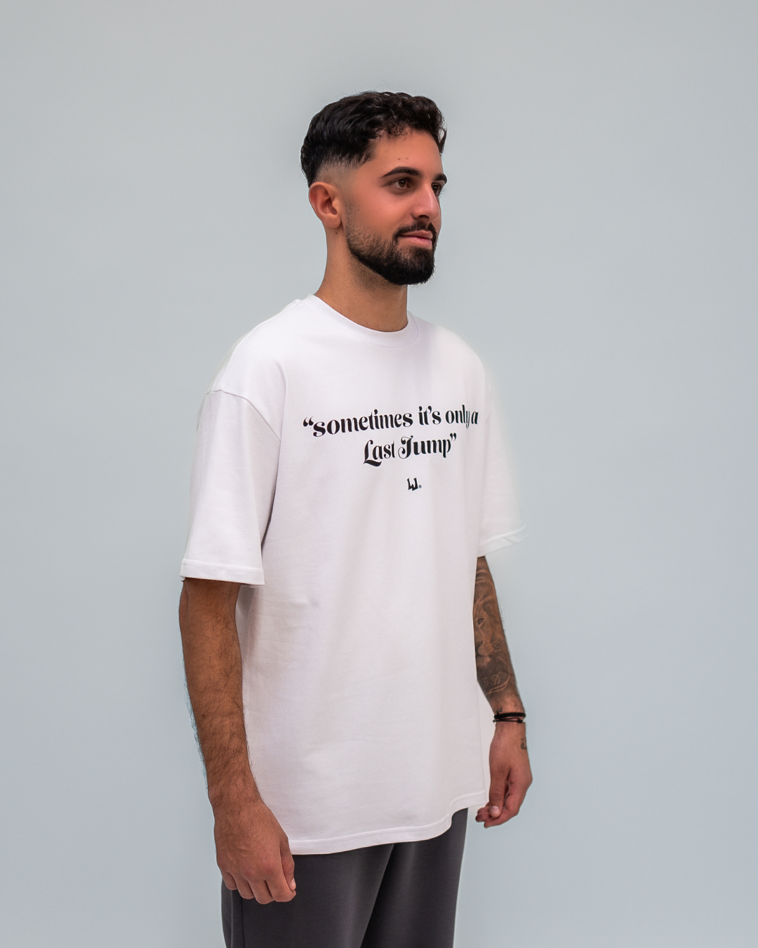 WHITE TEE