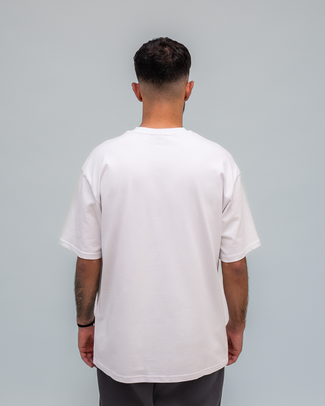 WHITE TEE